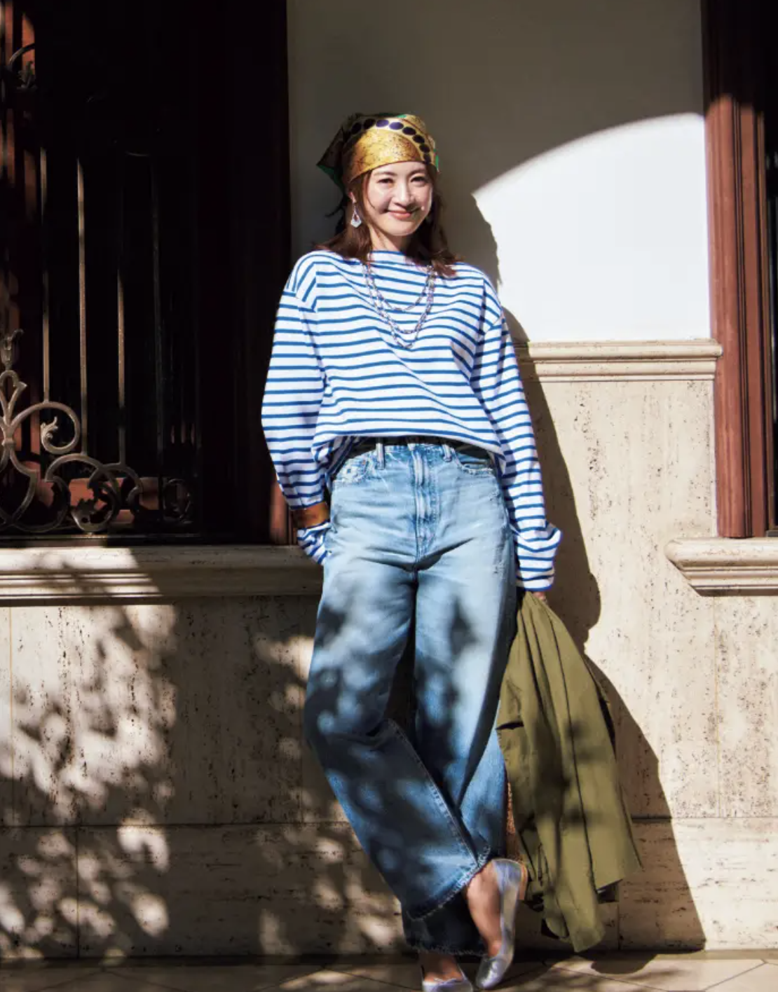 Chiếc &aacute;o kẻ sọc g&acirc;y b&atilde;o m&ugrave;a xu&acirc;n 2026: Phong c&aacute;ch thanh lịch cho mọi chị em - Ảnh 4.