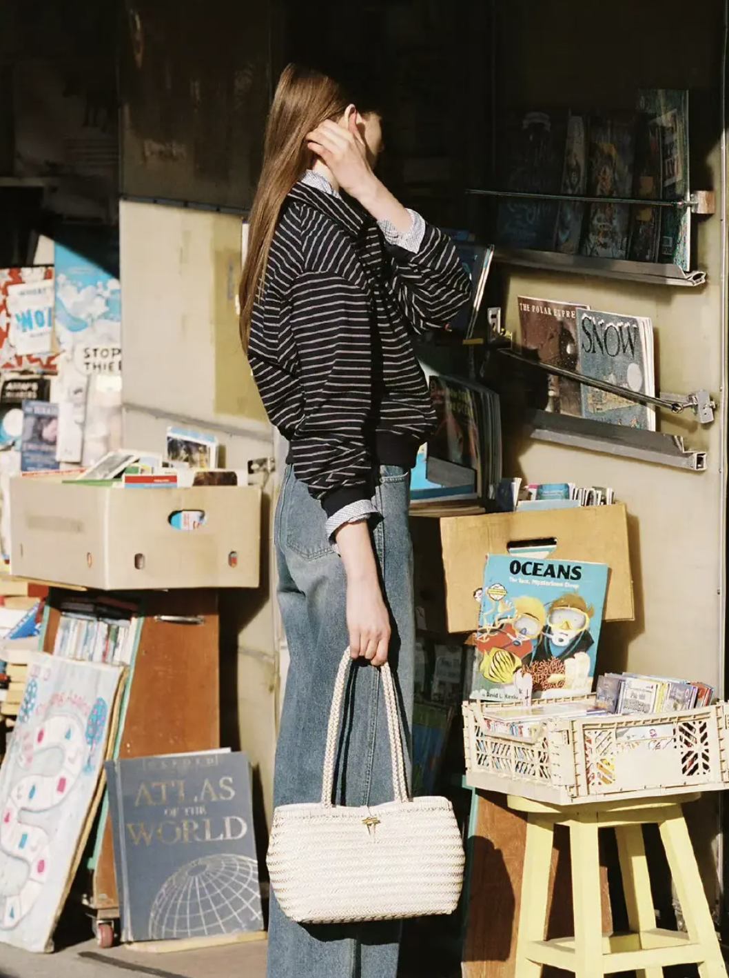 Chiếc &aacute;o kẻ sọc g&acirc;y b&atilde;o m&ugrave;a xu&acirc;n 2026: Phong c&aacute;ch thanh lịch cho mọi chị em - Ảnh 3.