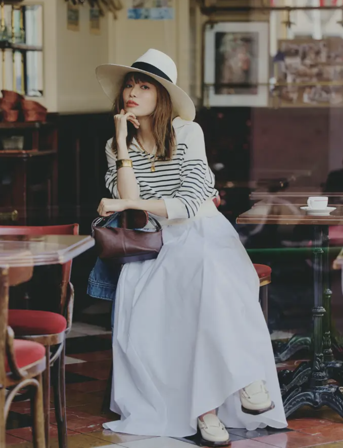 Chiếc &aacute;o kẻ sọc g&acirc;y b&atilde;o m&ugrave;a xu&acirc;n 2026: Phong c&aacute;ch thanh lịch cho mọi chị em - Ảnh 10.