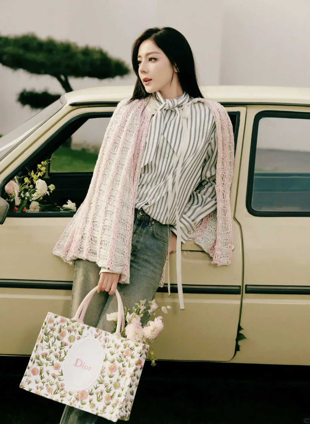 Chiếc &aacute;o kẻ sọc g&acirc;y b&atilde;o m&ugrave;a xu&acirc;n 2026: Phong c&aacute;ch thanh lịch cho mọi chị em - Ảnh 12.