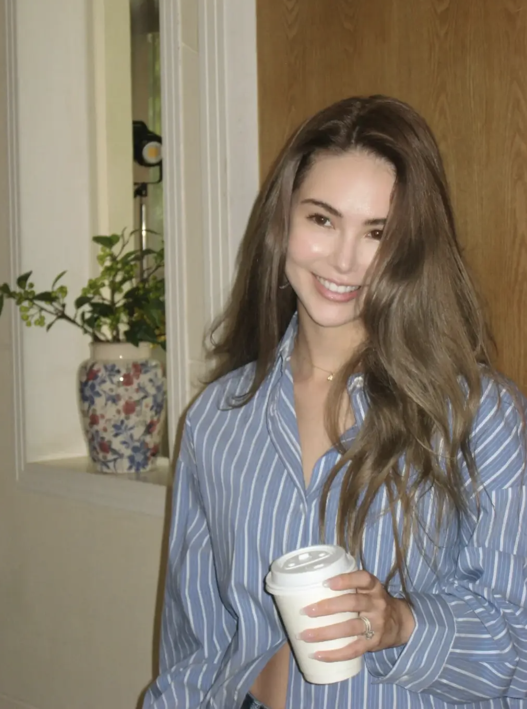 Chiếc &aacute;o kẻ sọc g&acirc;y b&atilde;o m&ugrave;a xu&acirc;n 2026: Phong c&aacute;ch thanh lịch cho mọi chị em - Ảnh 14.