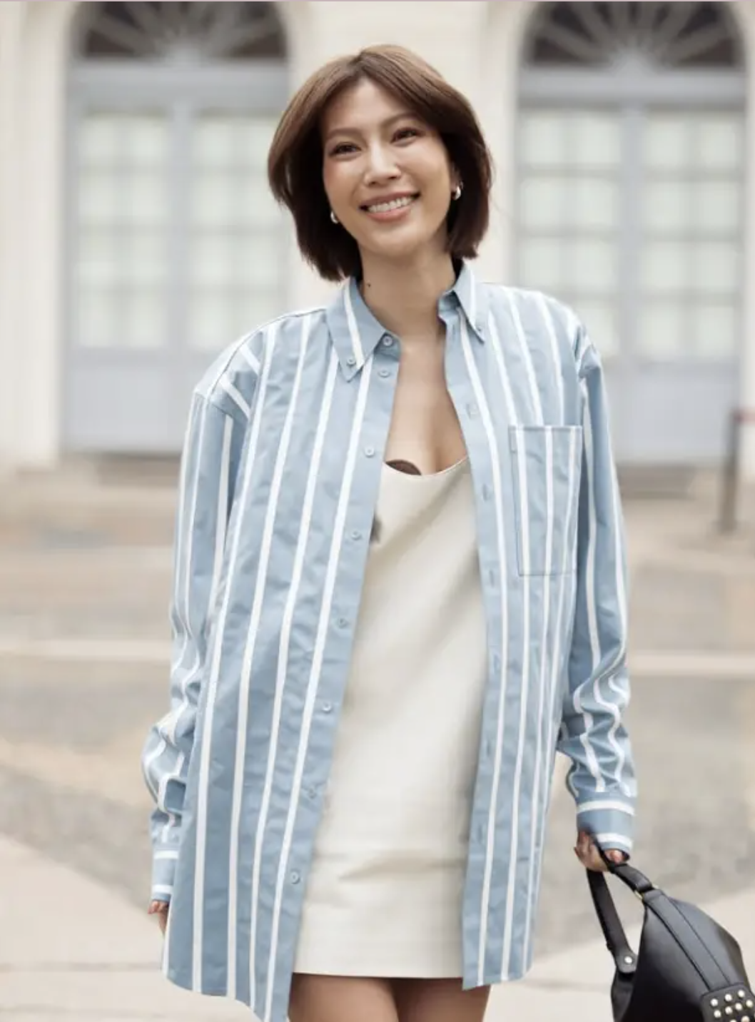 Chiếc &aacute;o kẻ sọc g&acirc;y b&atilde;o m&ugrave;a xu&acirc;n 2026: Phong c&aacute;ch thanh lịch cho mọi chị em - Ảnh 15.