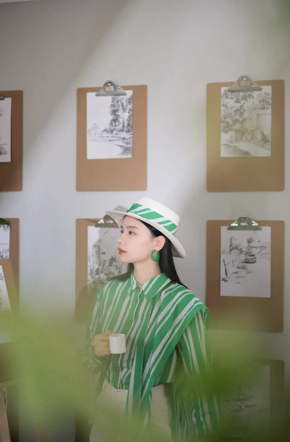 Chiếc &aacute;o kẻ sọc g&acirc;y b&atilde;o m&ugrave;a xu&acirc;n 2026: Phong c&aacute;ch thanh lịch cho mọi chị em - Ảnh 20.