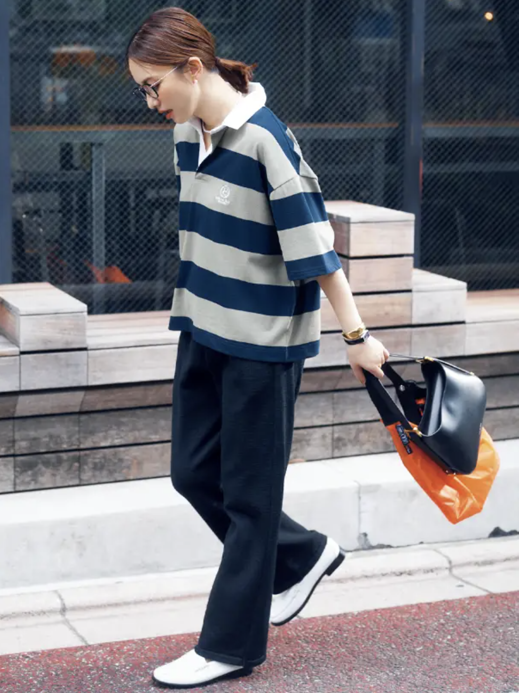 Chiếc &aacute;o kẻ sọc g&acirc;y b&atilde;o m&ugrave;a xu&acirc;n 2026: Phong c&aacute;ch thanh lịch cho mọi chị em - Ảnh 25.