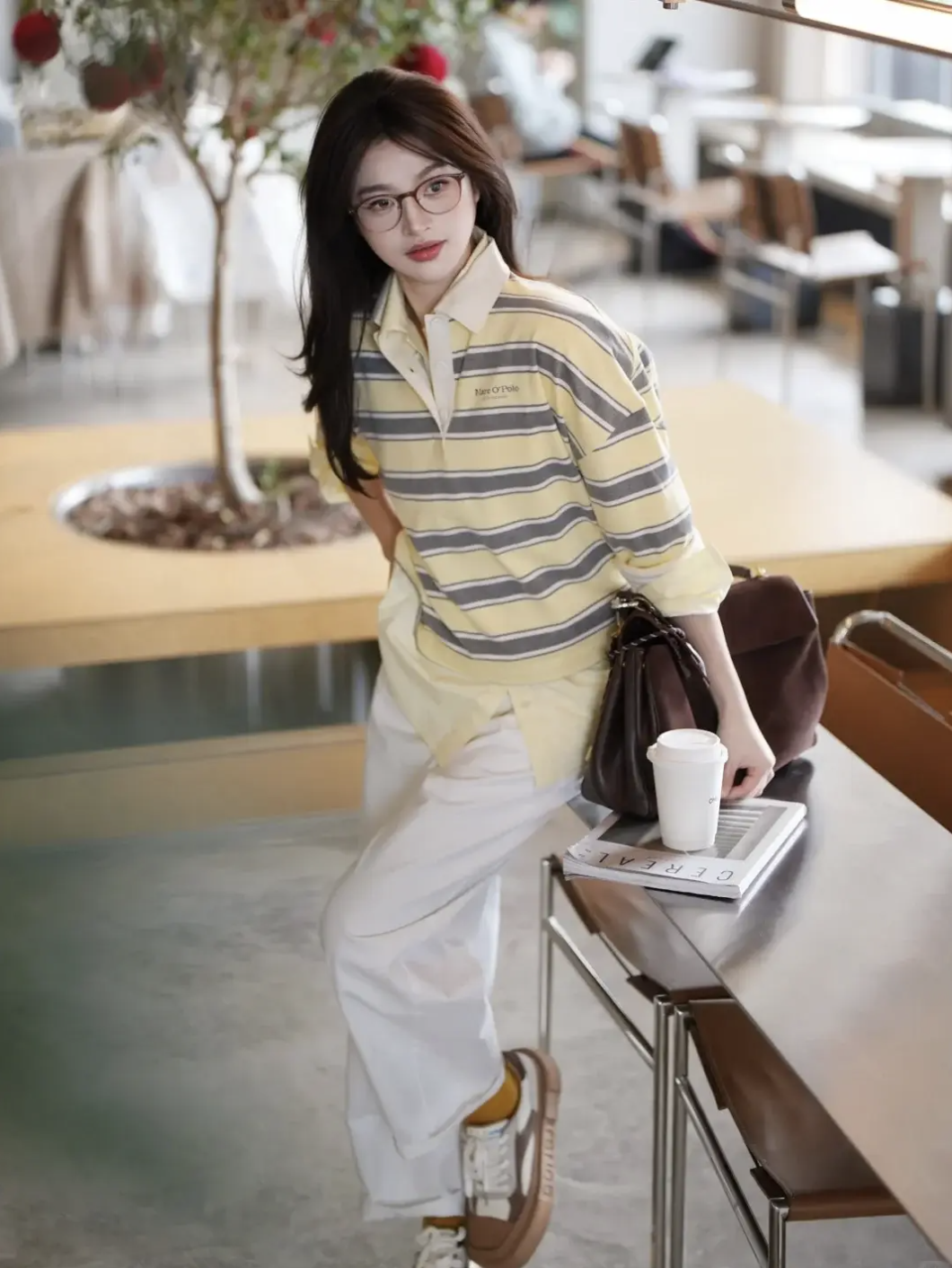 Chiếc &aacute;o kẻ sọc g&acirc;y b&atilde;o m&ugrave;a xu&acirc;n 2026: Phong c&aacute;ch thanh lịch cho mọi chị em - Ảnh 29.