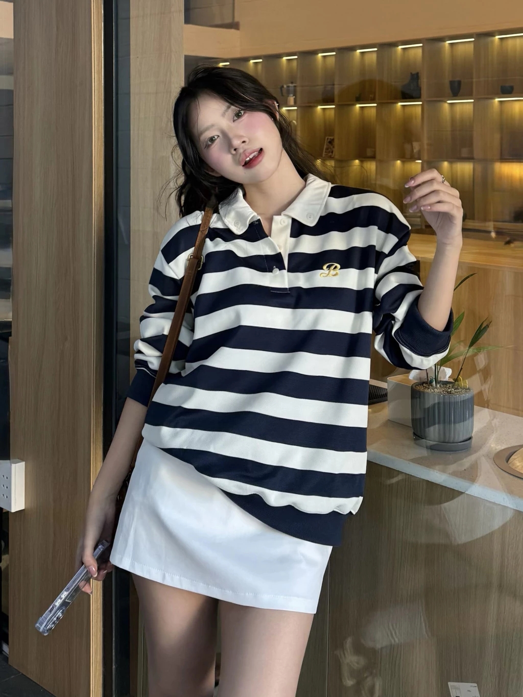 Chiếc &aacute;o kẻ sọc g&acirc;y b&atilde;o m&ugrave;a xu&acirc;n 2026: Phong c&aacute;ch thanh lịch cho mọi chị em - Ảnh 32.