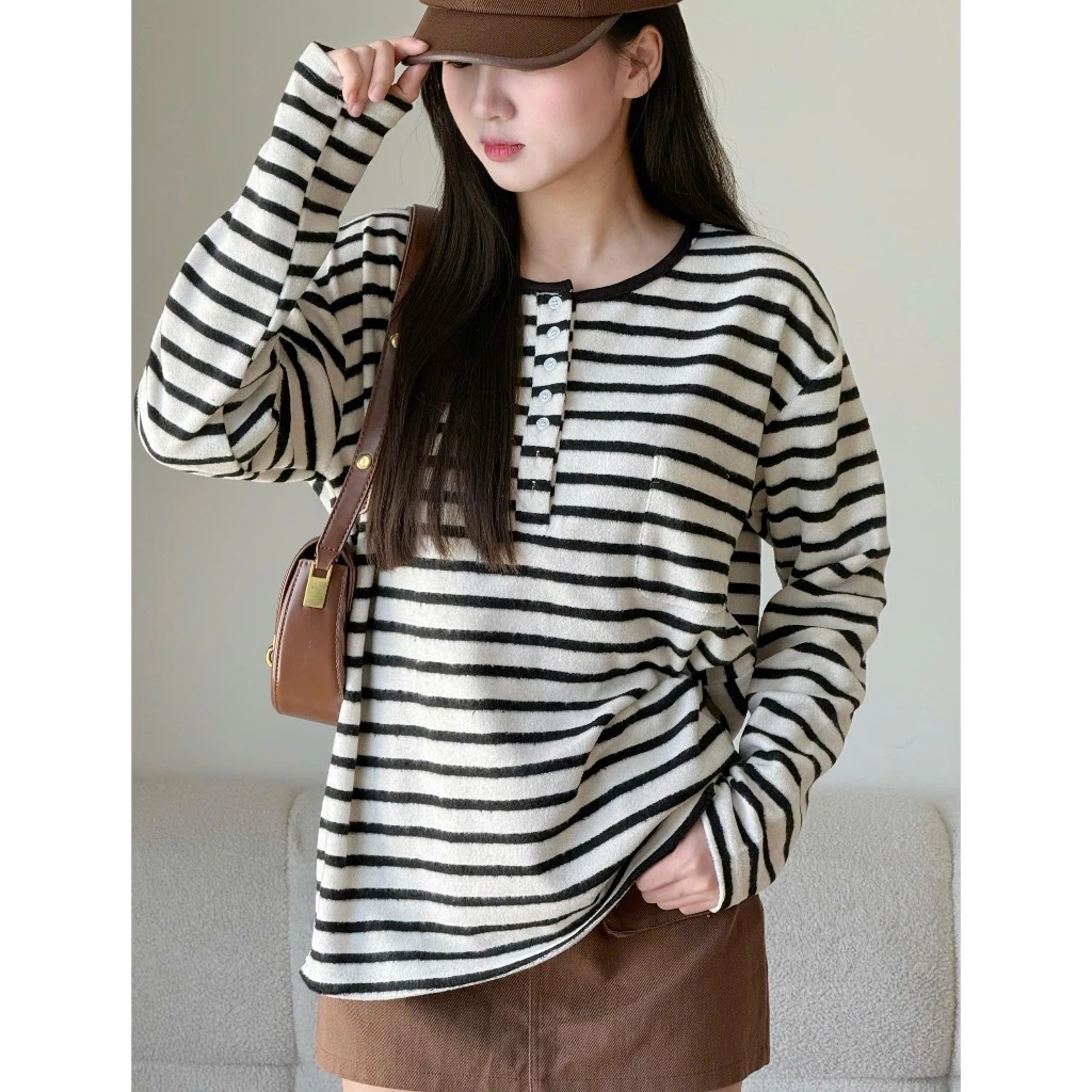 Chiếc &aacute;o kẻ sọc g&acirc;y b&atilde;o m&ugrave;a xu&acirc;n 2026: Phong c&aacute;ch thanh lịch cho mọi chị em - Ảnh 11.