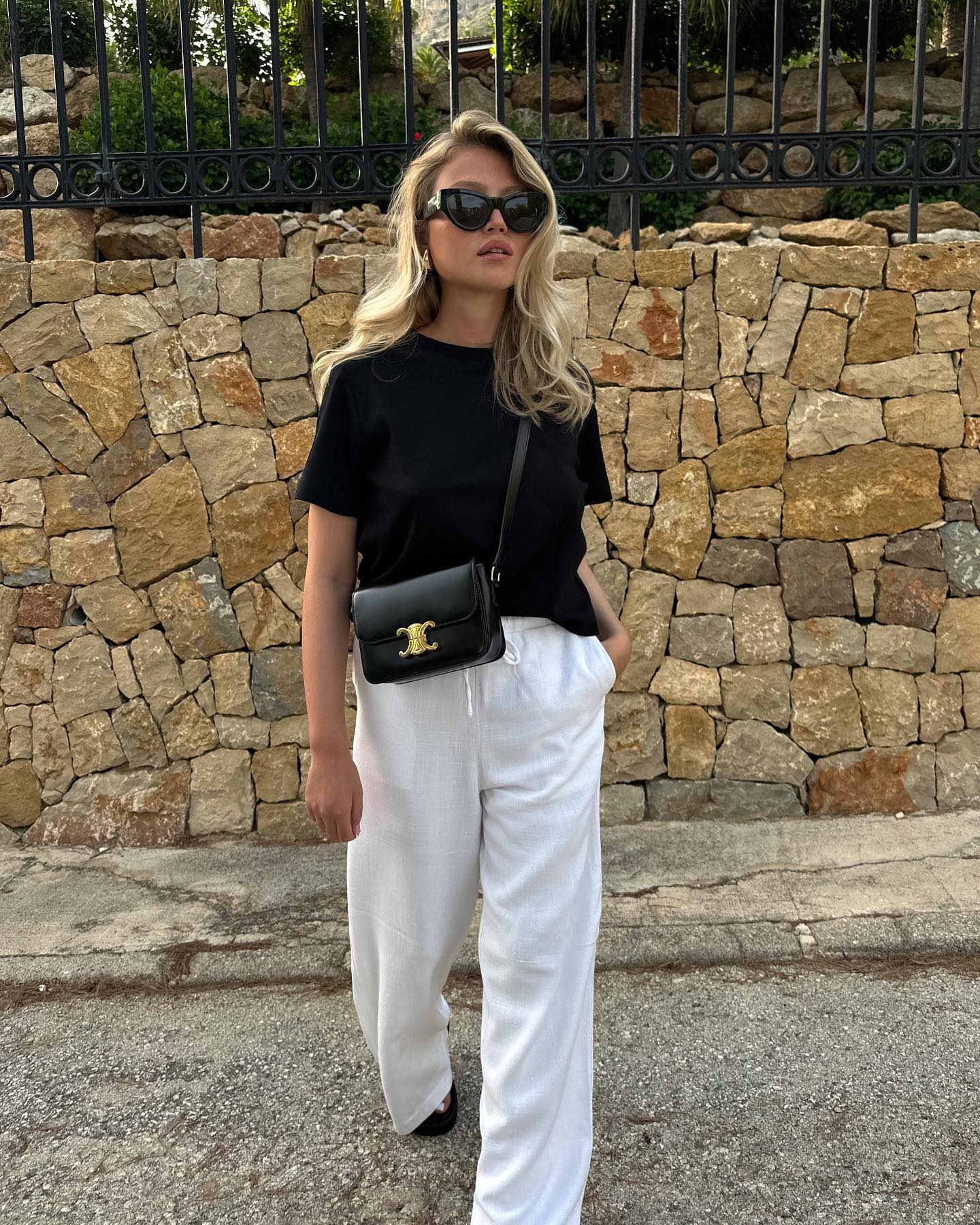 Phong cách phụ nữ Pháp 5 cách mặc áo thun sang xịn mịn cho mùa hè 2026 - Ảnh 5. Phong cách phụ nữ Pháp 5 cách mặc áo thun sang xịn mịn cho mùa hè 2026 - Ảnh 5.