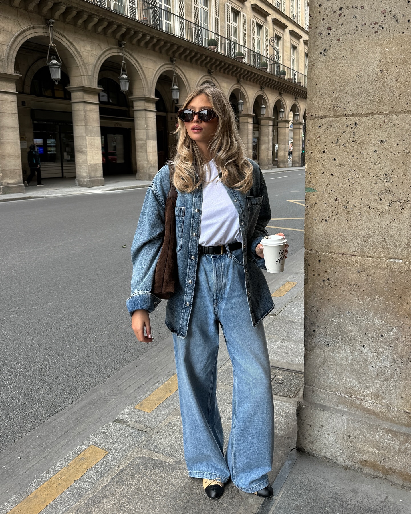 Phong cách phụ nữ Pháp 5 cách mặc áo thun sang xịn mịn cho mùa hè 2026 - Ảnh 4. Phong cách phụ nữ Pháp 5 cách mặc áo thun sang xịn mịn cho mùa hè 2026 - Ảnh 4.