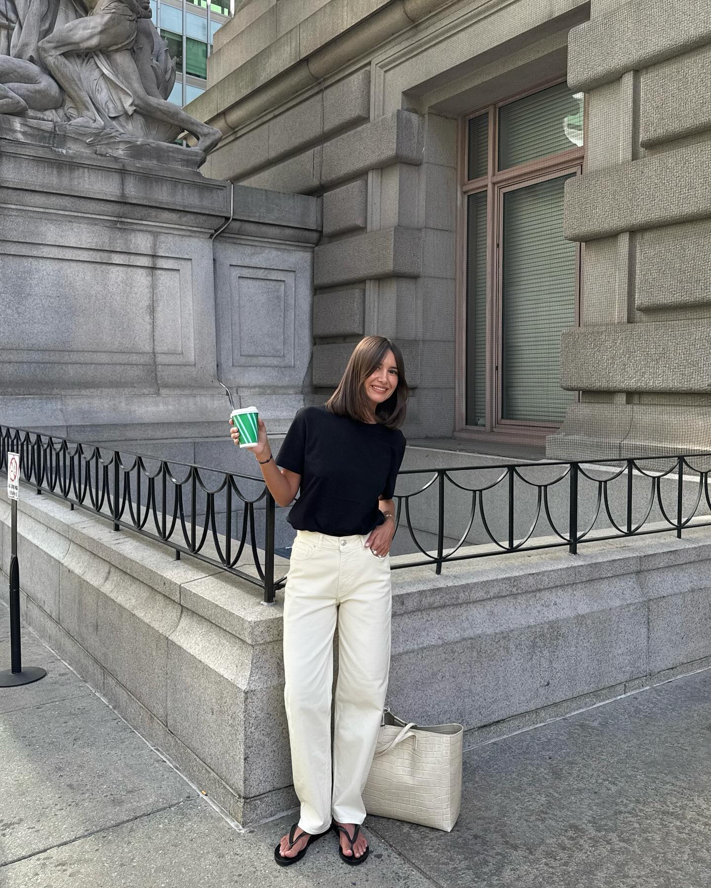 Phong cách phụ nữ Pháp 5 cách mặc áo thun sang xịn mịn cho mùa hè 2026 - Ảnh 6. Phong cách phụ nữ Pháp 5 cách mặc áo thun sang xịn mịn cho mùa hè 2026 - Ảnh 6.