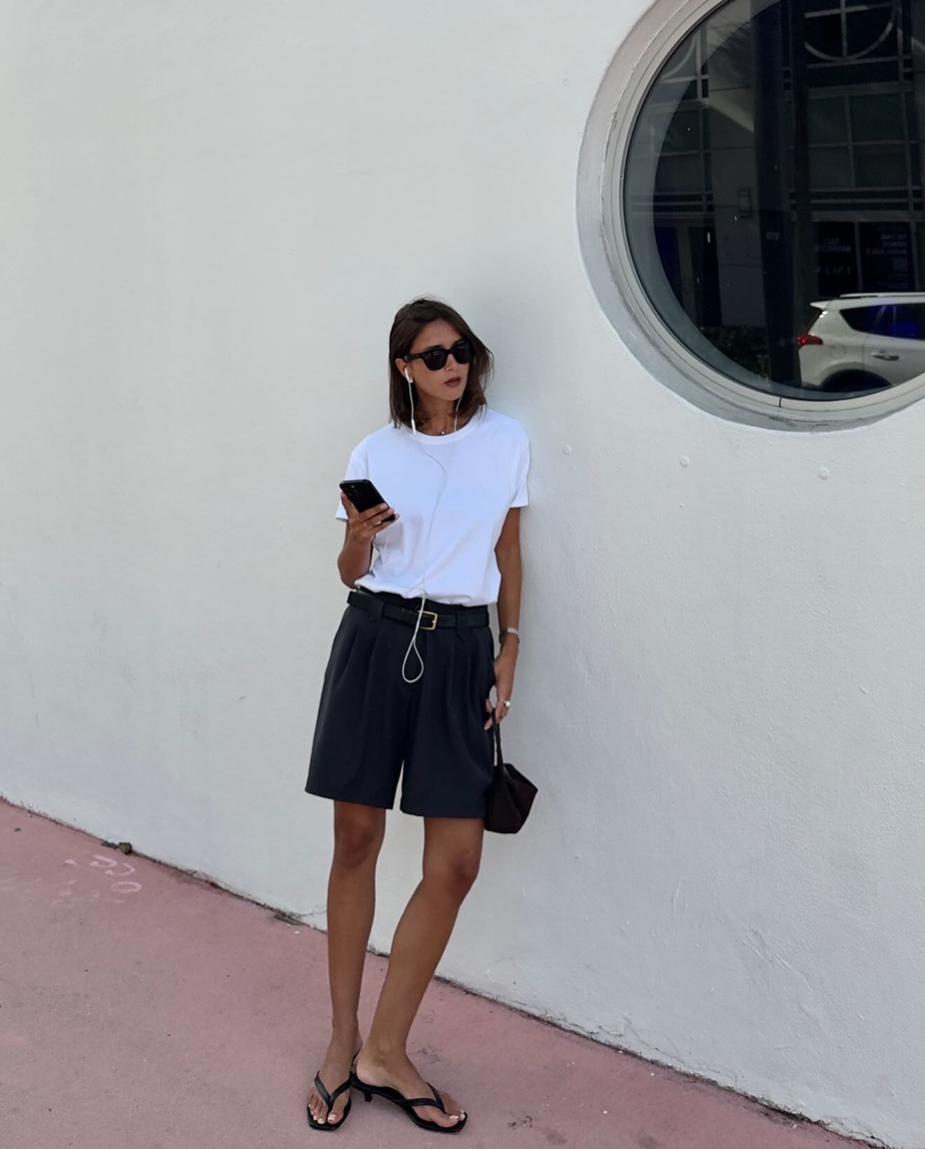 Phong cách phụ nữ Pháp 5 cách mặc áo thun sang xịn mịn cho mùa hè 2026 - Ảnh 8. Phong cách phụ nữ Pháp 5 cách mặc áo thun sang xịn mịn cho mùa hè 2026 - Ảnh 8.