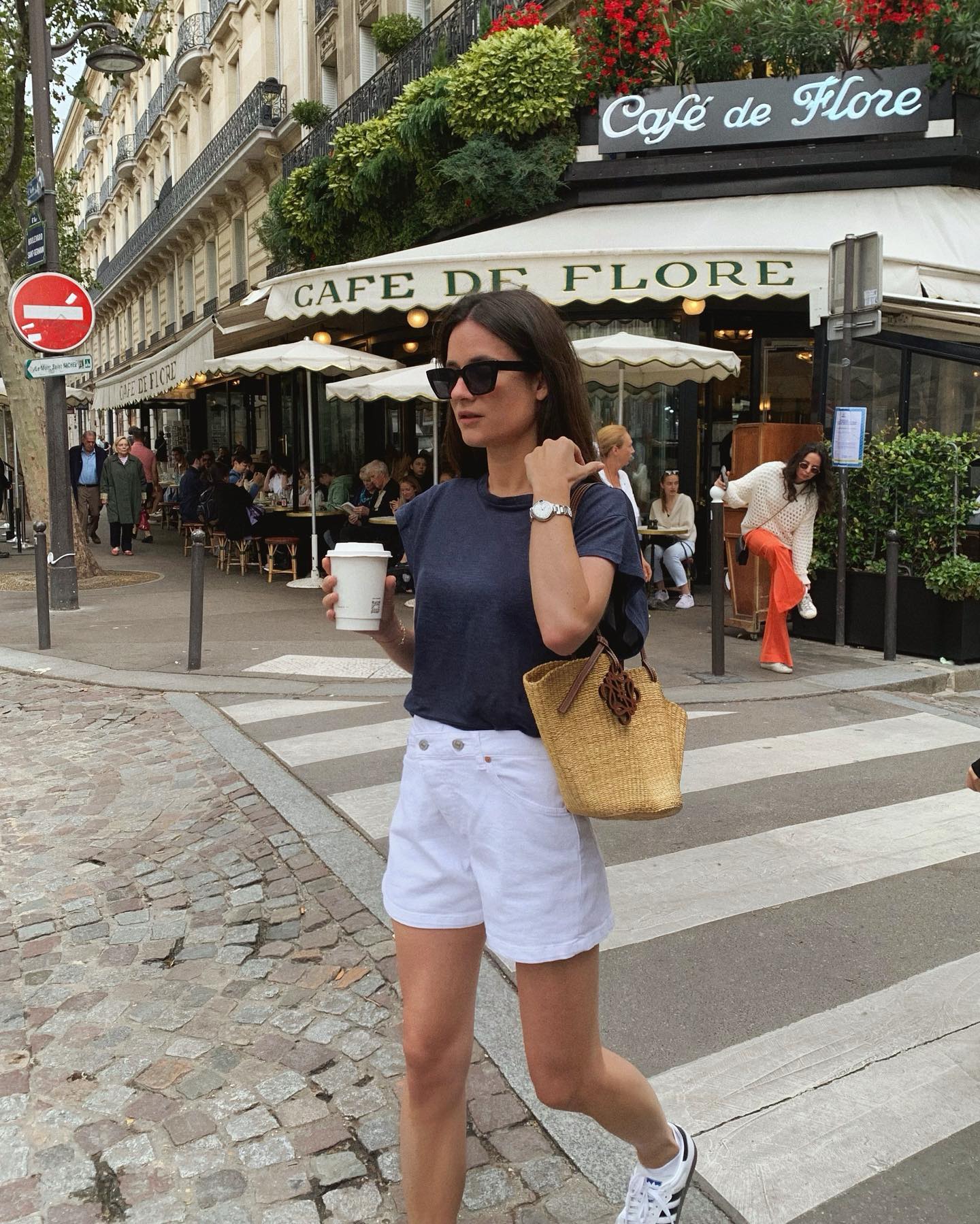 Phong cách phụ nữ Pháp 5 cách mặc áo thun sang xịn mịn cho mùa hè 2026 - Ảnh 7. Phong cách phụ nữ Pháp 5 cách mặc áo thun sang xịn mịn cho mùa hè 2026 - Ảnh 7.