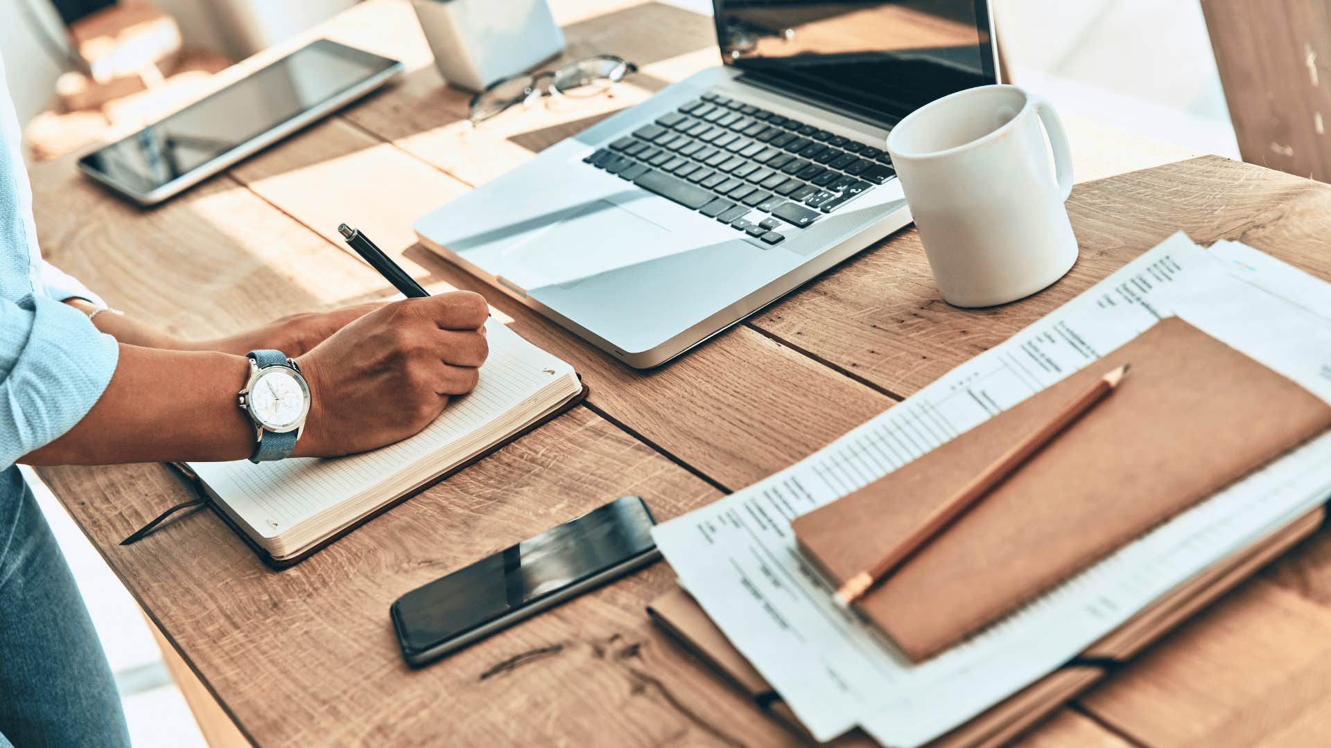 40 tuổi, t&ocirc;i lu&ocirc;n cảm thấy mơ hồ, thiếu động lực cho đến khi tạo cho m&igrave;nh 8 th&oacute;i quen n&agrave;y trong buổi s&aacute;ng, sinh lực dồi d&agrave;o kh&ocirc;ng ngờ - Ảnh 4.