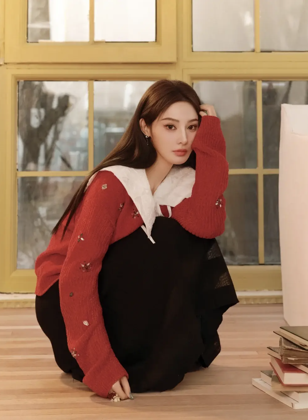 Chẳng cần cầu kỳ, cứ l&ocirc;i &aacute;o dệt kim v&agrave; ch&acirc;n v&aacute;y ra diện l&agrave; giấu nhẹm khuyết điểm, h&oacute;a 