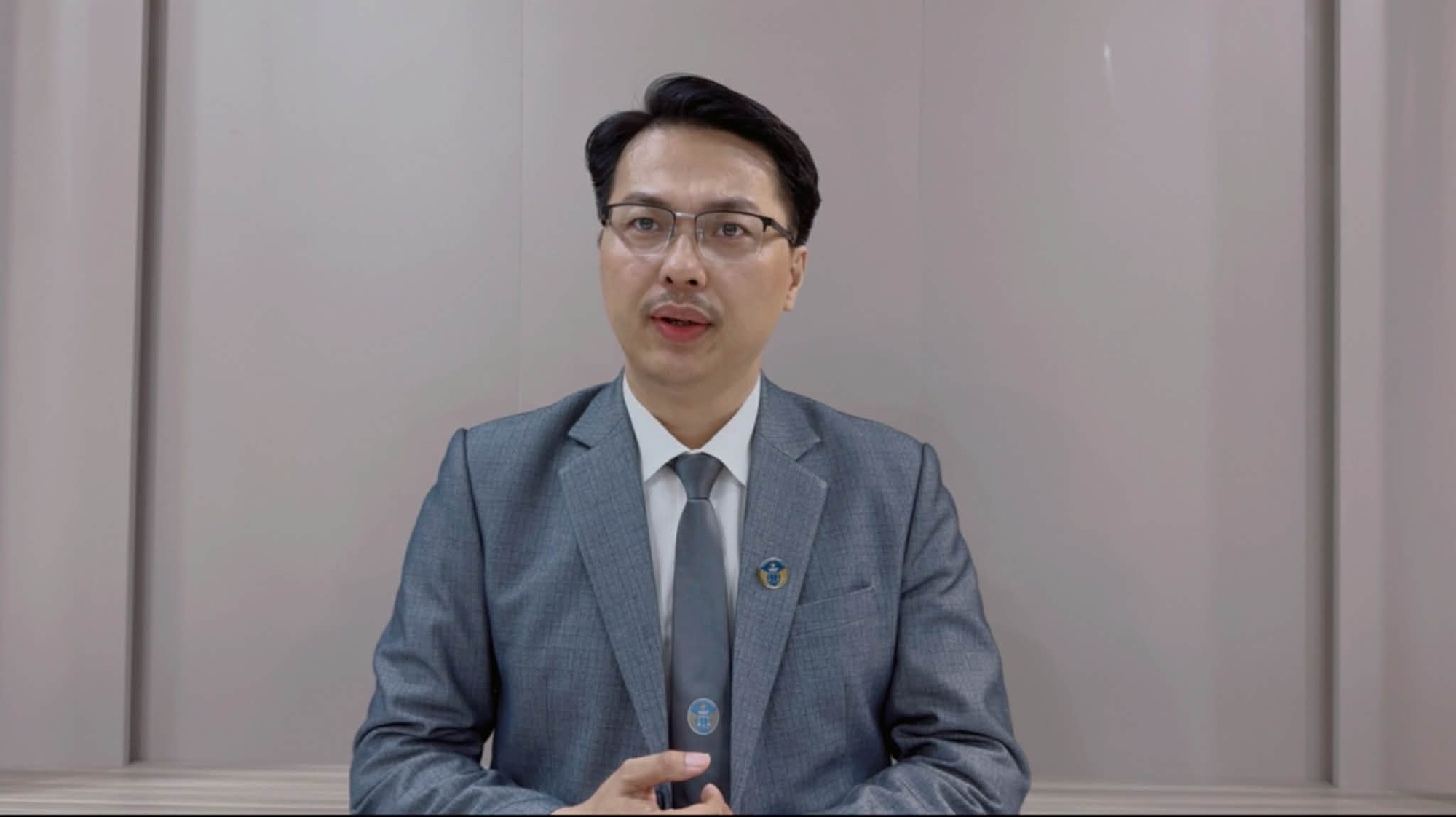 Grab kh&oacute;a t&agrave;i khoản t&agrave;i xế Minh Khang: Đ&uacute;ng hay sai theo quy định ph&aacute;p luật - Ảnh 1.