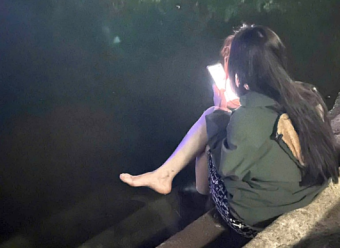 Thi thể người phụ nữ nhảy xuống hồ ở Đức Cơ sau cuộc c&atilde;i v&atilde; với chồng - Ảnh 1.