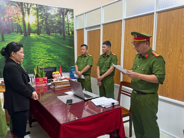 Bắt tạm giam, kh&aacute;m x&eacute;t nơi ở của nguy&ecirc;n hiệu trưởng trường mẫu gi&aacute;o Trần Thị Thu - Ảnh 1.