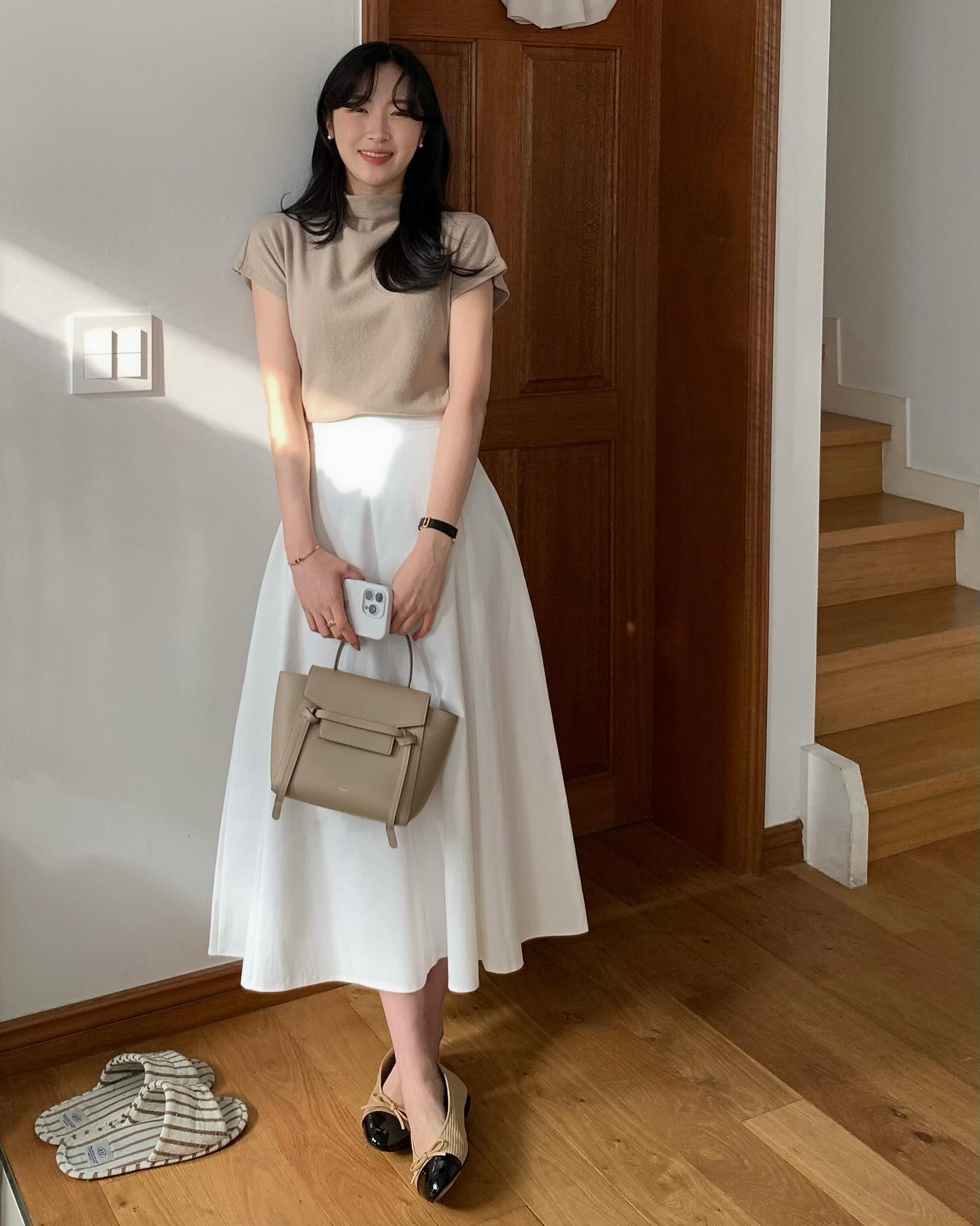 Tủ đồ mùa hè tối giản cần có gì: 5 Item Chị em không thể bỏ qua 2026 - Ảnh 2. Tủ đồ mùa hè tối giản cần có gì: 5 Item Chị em không thể bỏ qua 2026 - Ảnh 2.