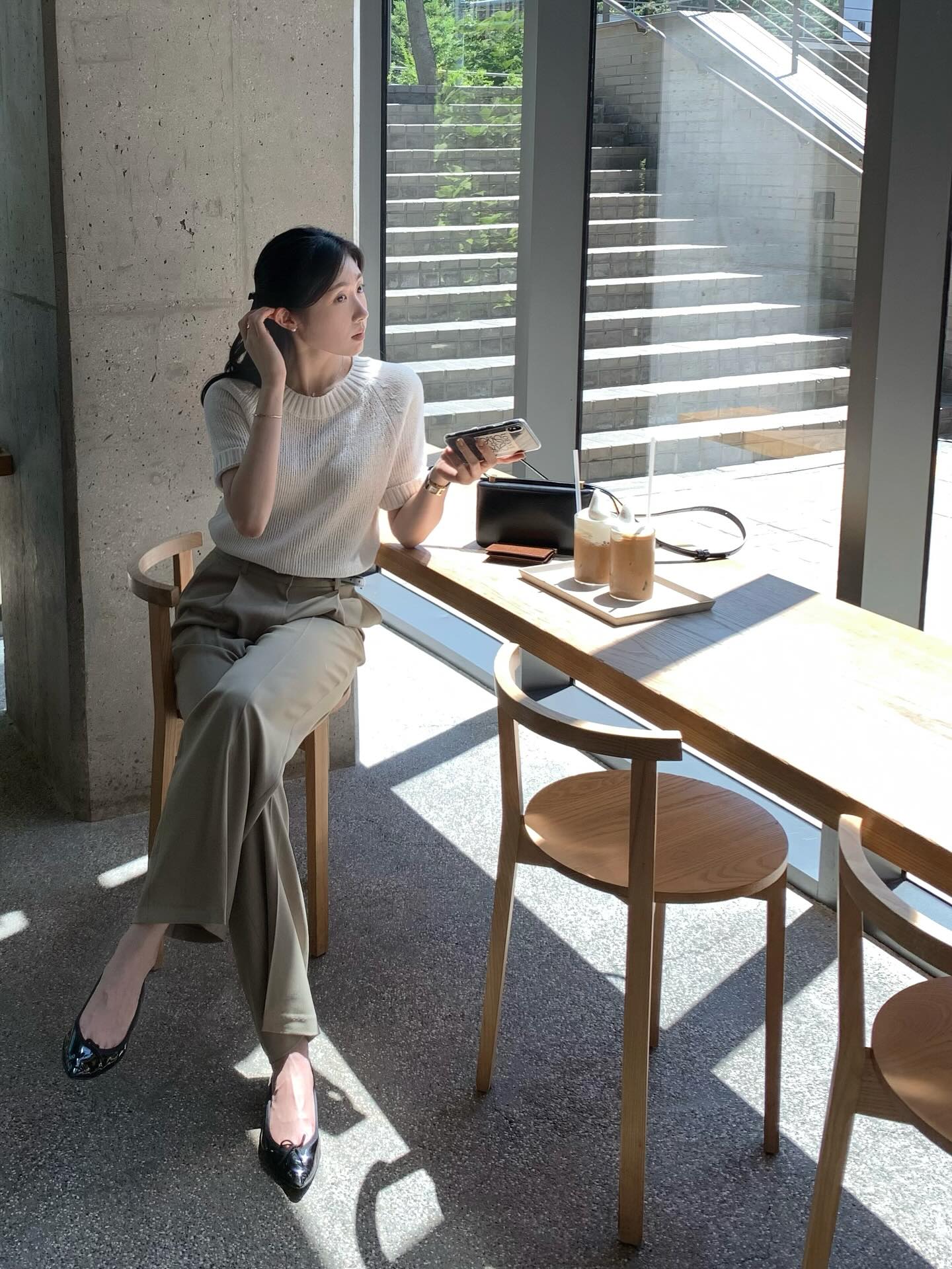 Tủ đồ mùa hè tối giản cần có gì: 5 Item Chị em không thể bỏ qua 2026 - Ảnh 4. Tủ đồ mùa hè tối giản cần có gì: 5 Item Chị em không thể bỏ qua 2026 - Ảnh 4.