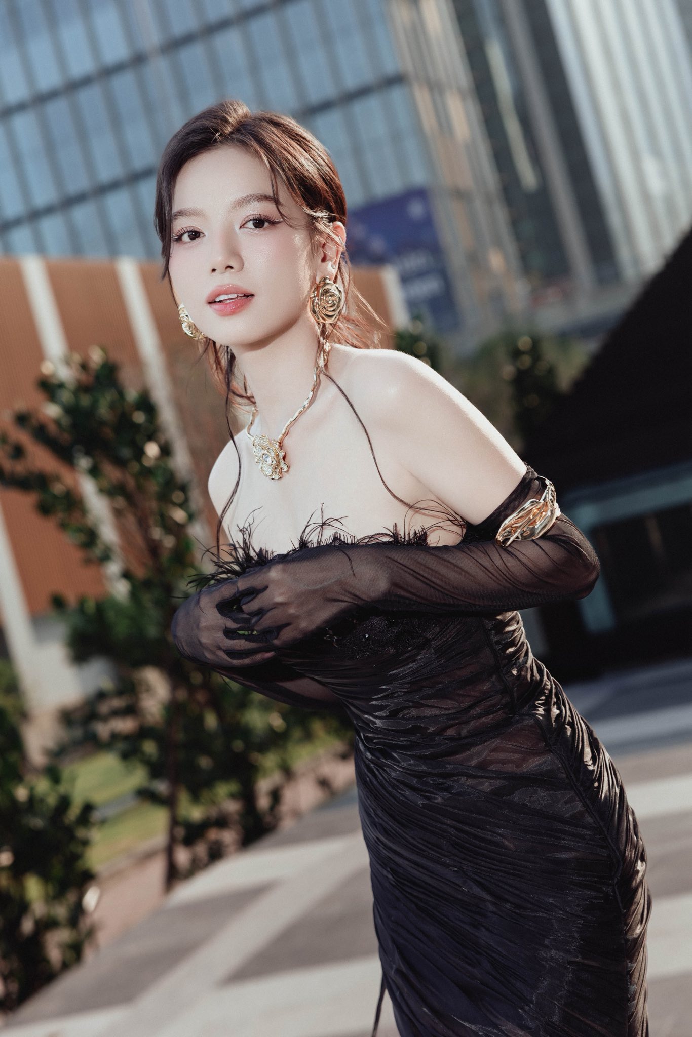 Mỹ nh&acirc;n Việt đẹp cỡ n&agrave;y m&agrave; bị bỏ qu&ecirc;n 10 năm trời, cứ xuất hiện l&agrave; được 