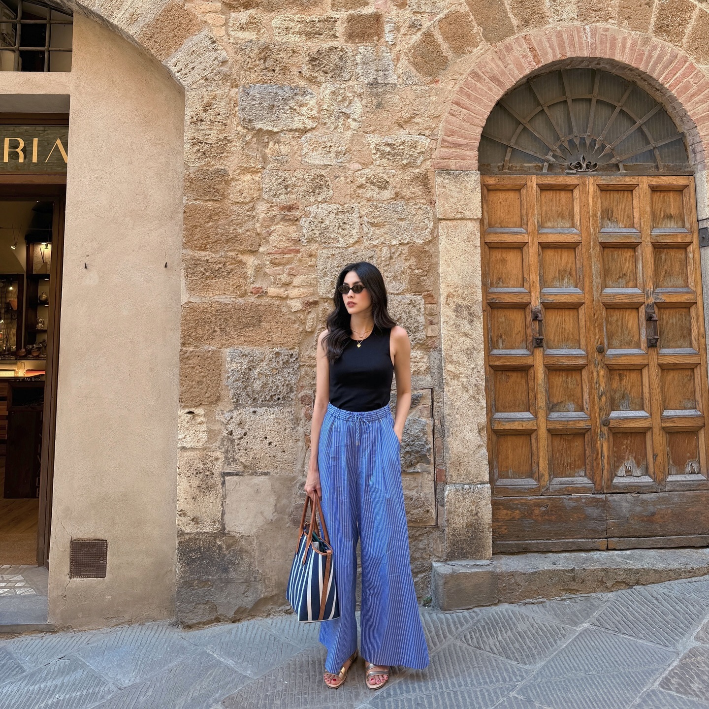 5 Món thời trang cần thiết cho chuyến đi du lịch Theo phong cách Tăng Thanh Hà - Ảnh 6. 5 Món thời trang cần thiết cho chuyến đi du lịch Theo phong cách Tăng Thanh Hà - Ảnh 6.