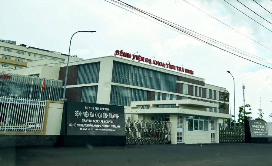 Vụ hộp b&aacute;nh ph&aacute;t nổ trong bệnh viện: H&eacute; lộ t&igrave;nh tiết mới từ camera an ninh- Ảnh 1.