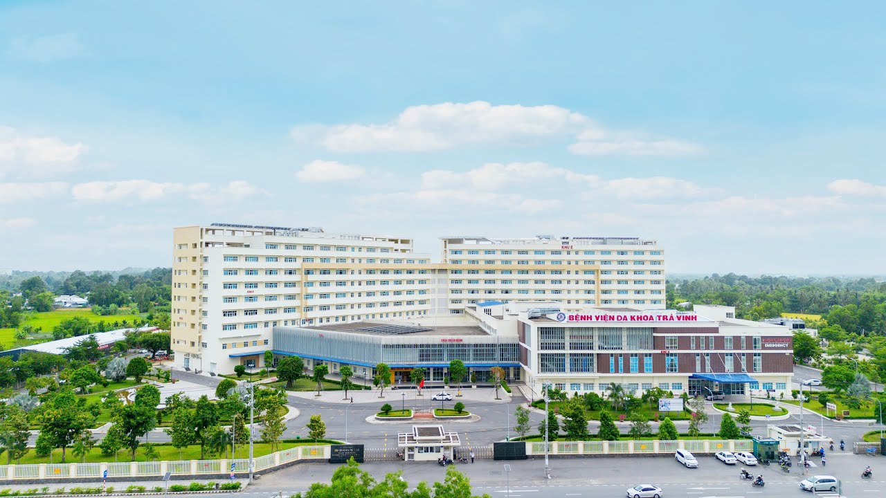 Vụ nổ hộp b&aacute;nh tại bệnh viện đa khoa Tr&agrave; Vinh: Danh t&iacute;nh người mang b&aacute;nh thăm bệnh nh&acirc;n - Ảnh 1.