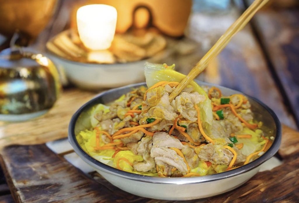 Làm món hấp chỉ với 4 nguyên liệu dễ mua: 15 phút là xong mà mềm ngon, ăn 1 miếng là vị giác được đánh thức - Ảnh 1.