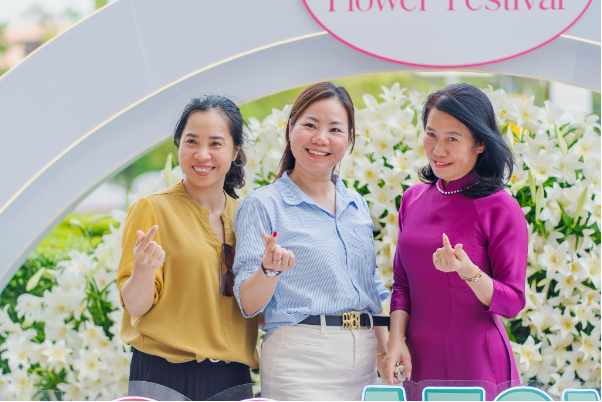 Chẳng cần đi xa để t&igrave;m thấy b&igrave;nh y&ecirc;n: Spring Flower Festival tại AEON MALL H&agrave; Đ&ocirc;ng &ndash; Nơi lưu giữ khoảnh khắc xu&acirc;n th&igrave; cho cả gia đ&igrave;nh - Ảnh 3.