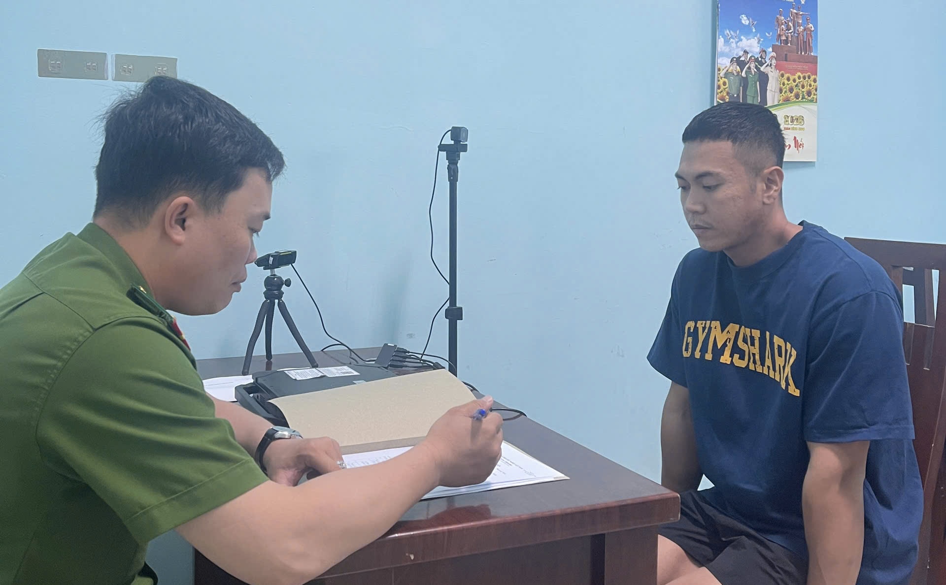 X&ocirc;n xao vụ nam thanh ni&ecirc;n h&agrave;nh hung nữ shipper tại TP.HCM - Ảnh 1.