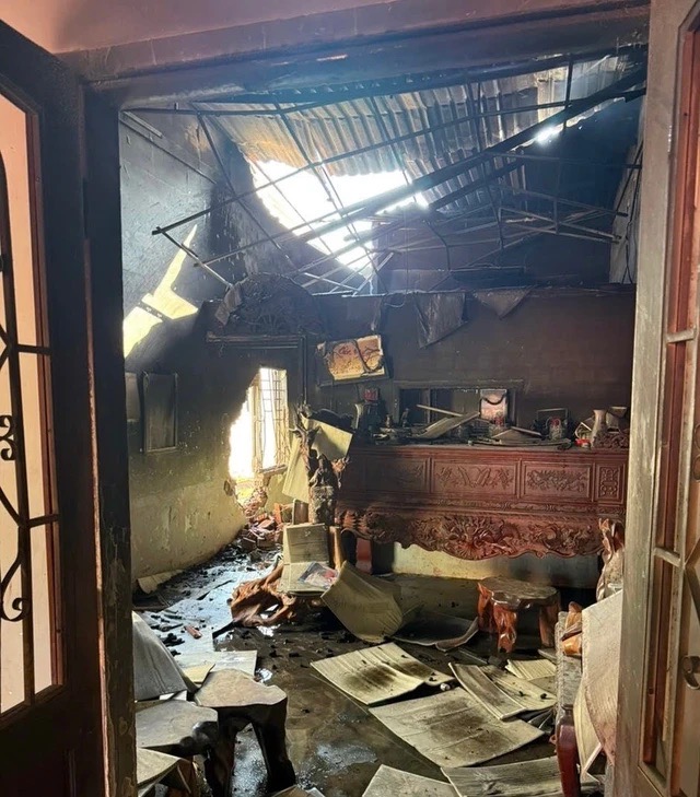 Hiện trường vụ ch&aacute;y khiến chị em ruột 5 tuổi v&agrave; 7 tuổi tử vong, bố mẹ đi l&agrave;m xa, ở c&ugrave;ng b&agrave; nội - Ảnh 3.