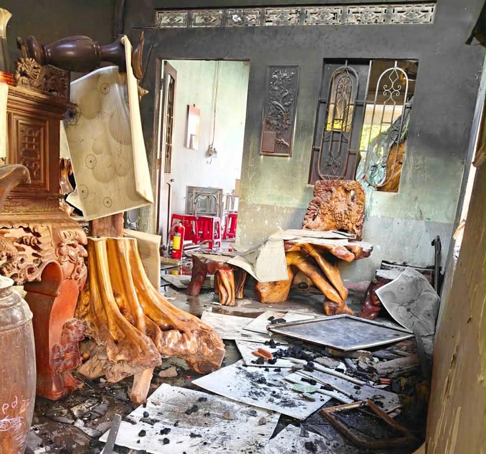 Hiện trường vụ ch&aacute;y khiến chị em ruột 5 tuổi v&agrave; 7 tuổi tử vong, bố mẹ đi l&agrave;m xa, ở c&ugrave;ng b&agrave; nội - Ảnh 1.