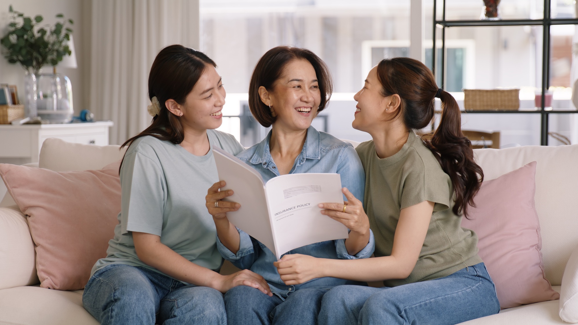 Nhiều gia đình trên thế giới dành hơn 20% tài sản cho bảo hiểm và hưu trí - Ảnh 2. Nhiều gia đình trên thế giới dành hơn 20% tài sản cho bảo hiểm và hưu trí - Ảnh 2.