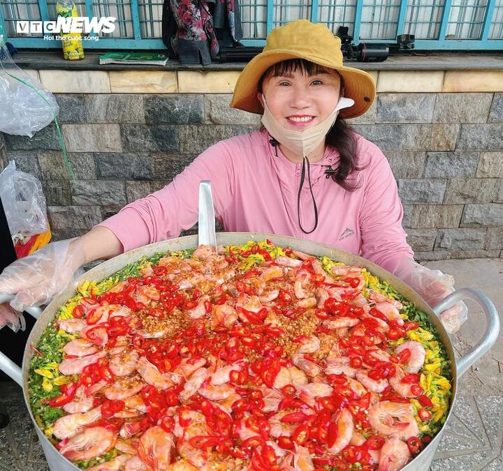 Bếp ăn 0 đồng: Giải ph&aacute;p cho người ngh&egrave;o trong b&atilde;o gi&aacute; - Ảnh 1.