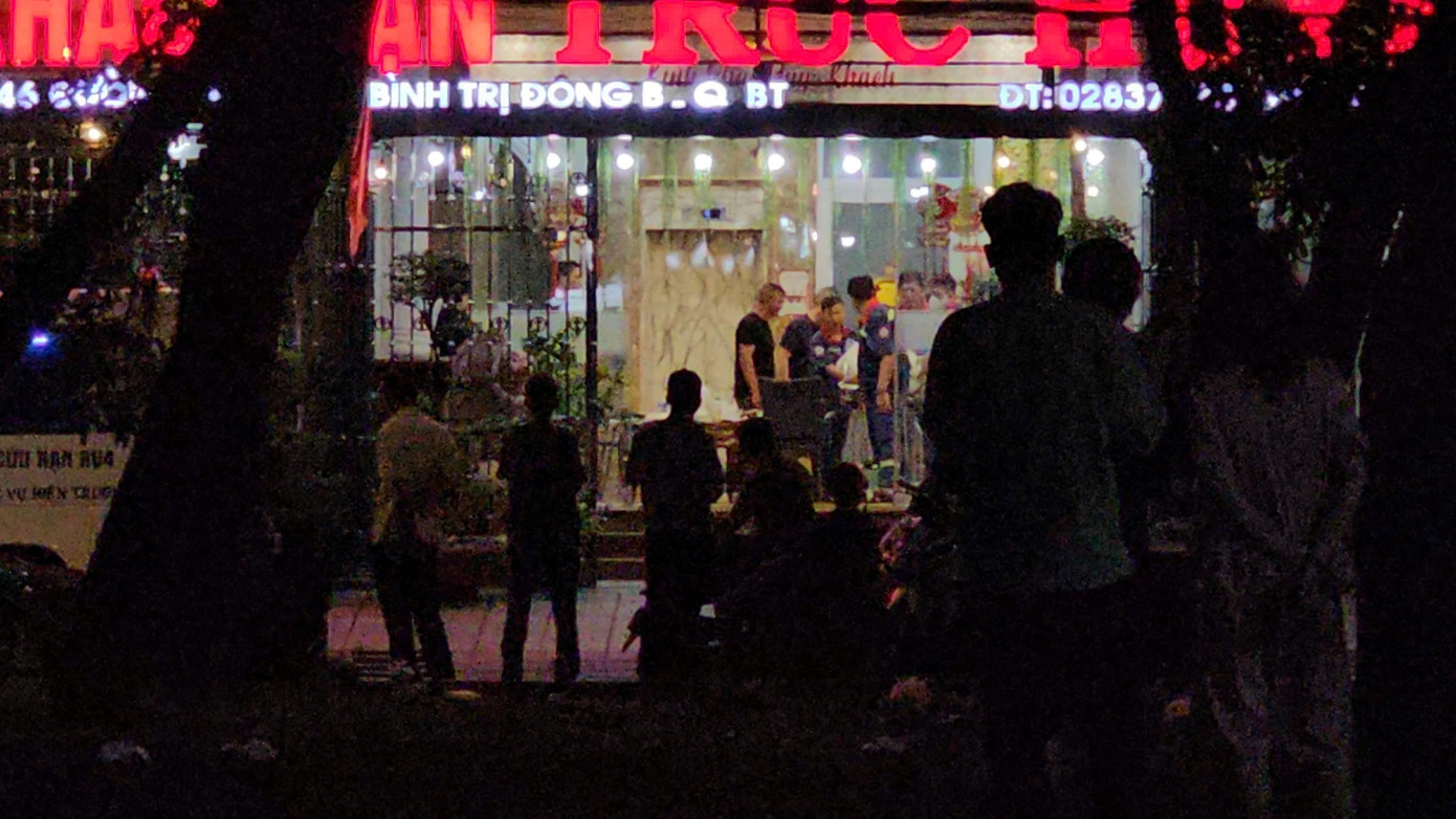 Người đ&agrave;n &ocirc;ng nước ngo&agrave;i chết bất thường tại kh&aacute;ch sạn ở TPHCM, điều tra đang diễn ra - Ảnh 1.