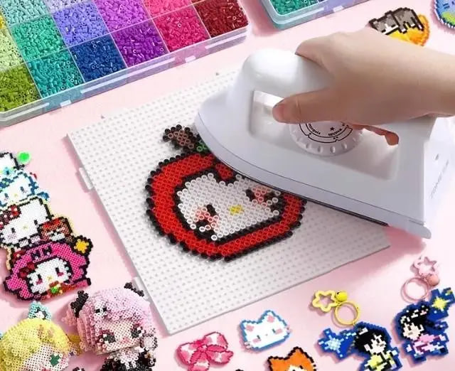 Bé gái bị bỏng khi chơi XẾP HẠT, mẹ xem lại camera vẫn hoảng: “Đây đúng là quả bom vô hình” - Ảnh 2.