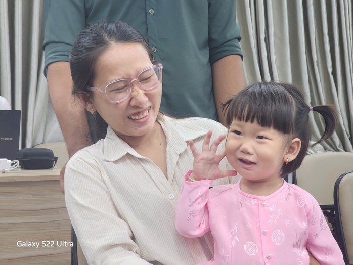 Kh&oacute; thở sau sinh, tưởng b&eacute; chỉ bị đờm nhưng lại mắc hội chứng Pierre Robin - Ảnh 2.