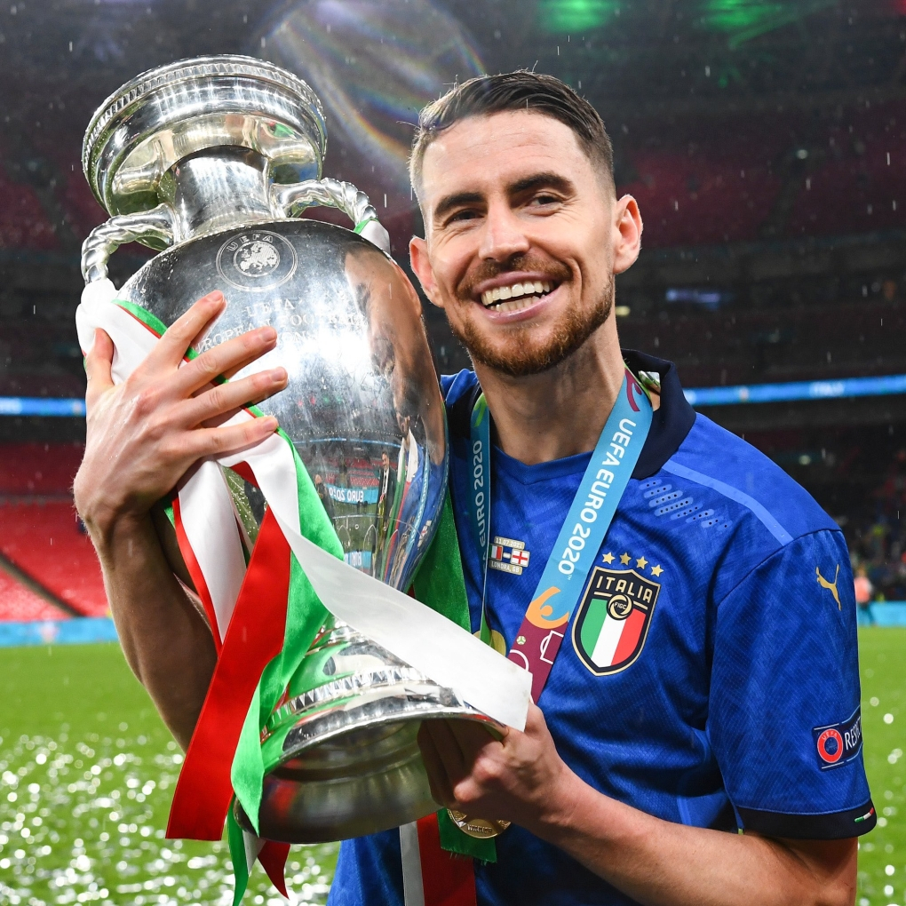 Jorginho l&ecirc;n tiếng bảo vệ con g&aacute;i 11 tuổi trước sự hung hăng của nữ ca sĩ Chapell Roan - Ảnh 5.