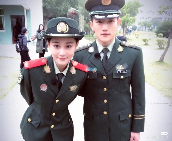 Trương Hinh Dư c&ugrave;ng chồng sĩ quan đưa con g&aacute;i đi chơi: Hậu trường gia đ&igrave;nh nổi tiếng - Ảnh 5.