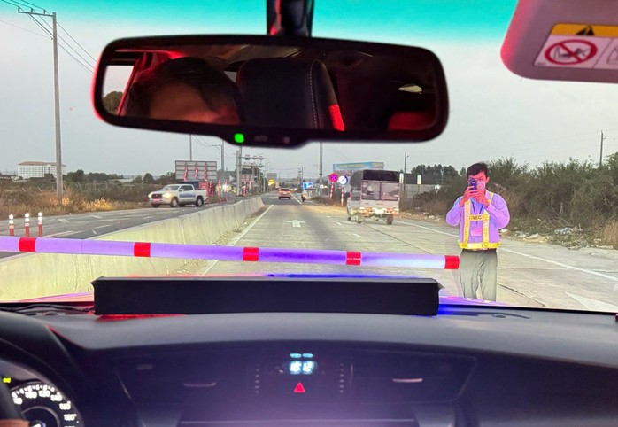 T&agrave;i xế bất ngờ bị truy thu ph&iacute; đường cao tốc sau sự cố barie hỏng - Ảnh 2.