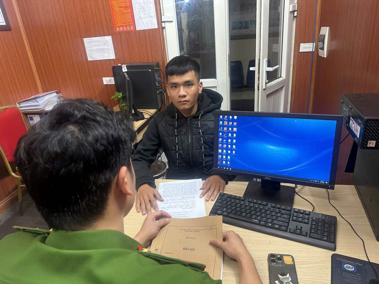 Vụ thanh ni&ecirc;n tạt đầu xe v&agrave; t&aacute;t li&ecirc;n tiếp người phụ nữ ở H&agrave; Nội - Ảnh 2.