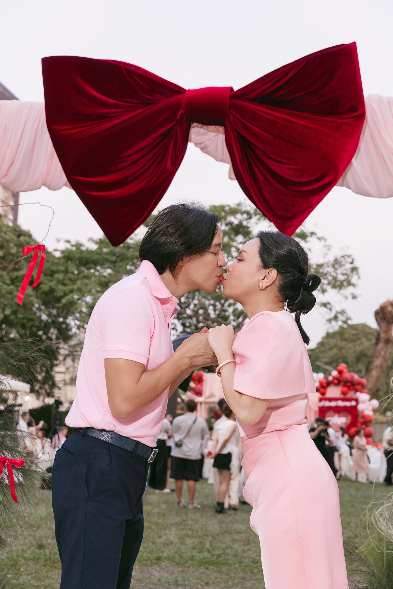 Tiệc th&ocirc;i n&ocirc;i con g&aacute;i Puka 2026: H&ograve;a Minzy lẻ b&oacute;ng , d&agrave;n sao quy tụ ch&uacute;c mừng - Ảnh 12.