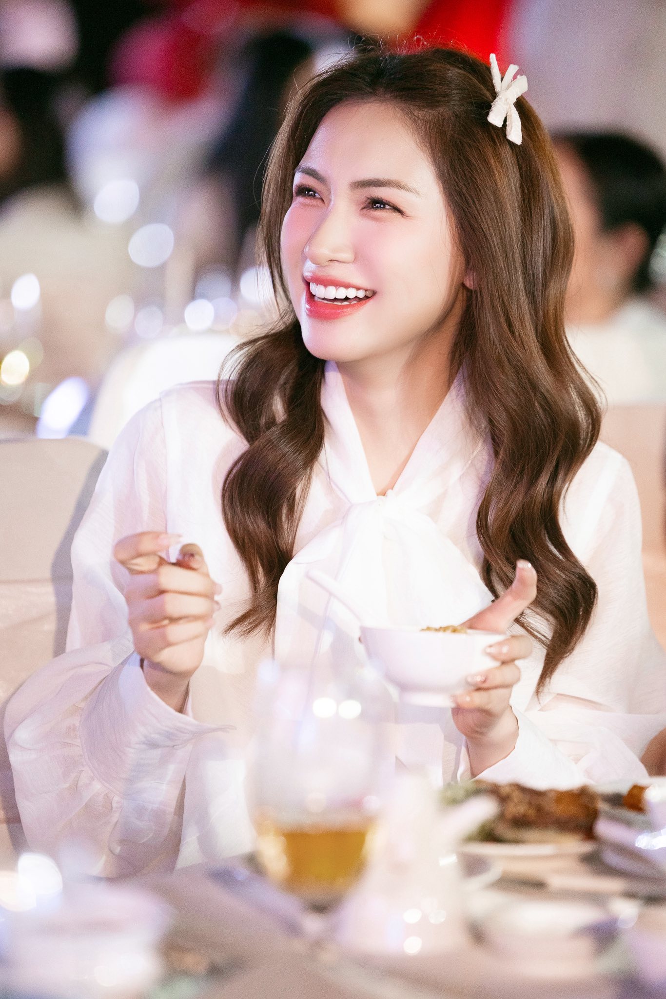 Tiệc th&ocirc;i n&ocirc;i con g&aacute;i Puka 2026: H&ograve;a Minzy lẻ b&oacute;ng , d&agrave;n sao quy tụ ch&uacute;c mừng - Ảnh 1.