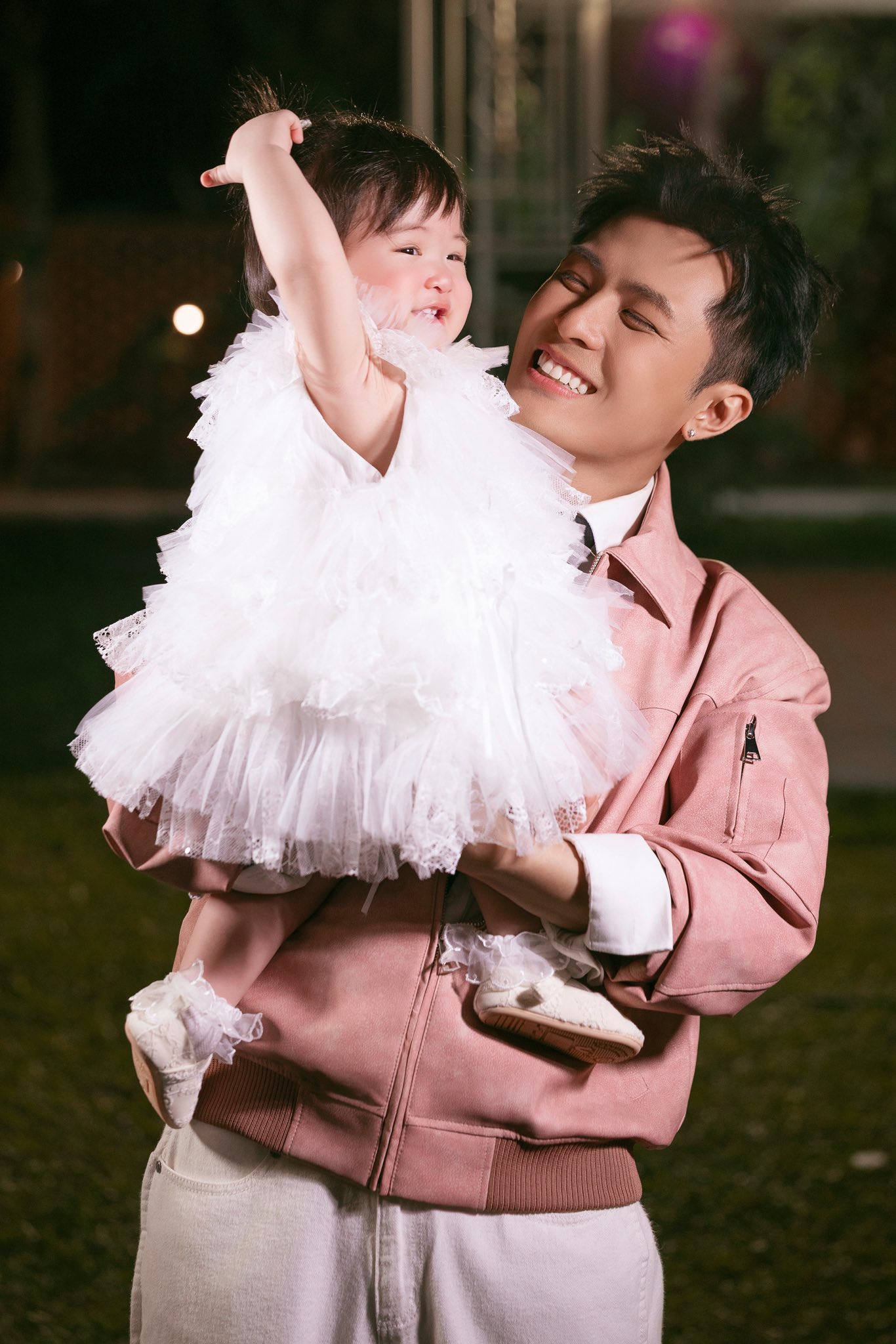 Tiệc th&ocirc;i n&ocirc;i con g&aacute;i Puka 2026: H&ograve;a Minzy lẻ b&oacute;ng , d&agrave;n sao quy tụ ch&uacute;c mừng - Ảnh 21.