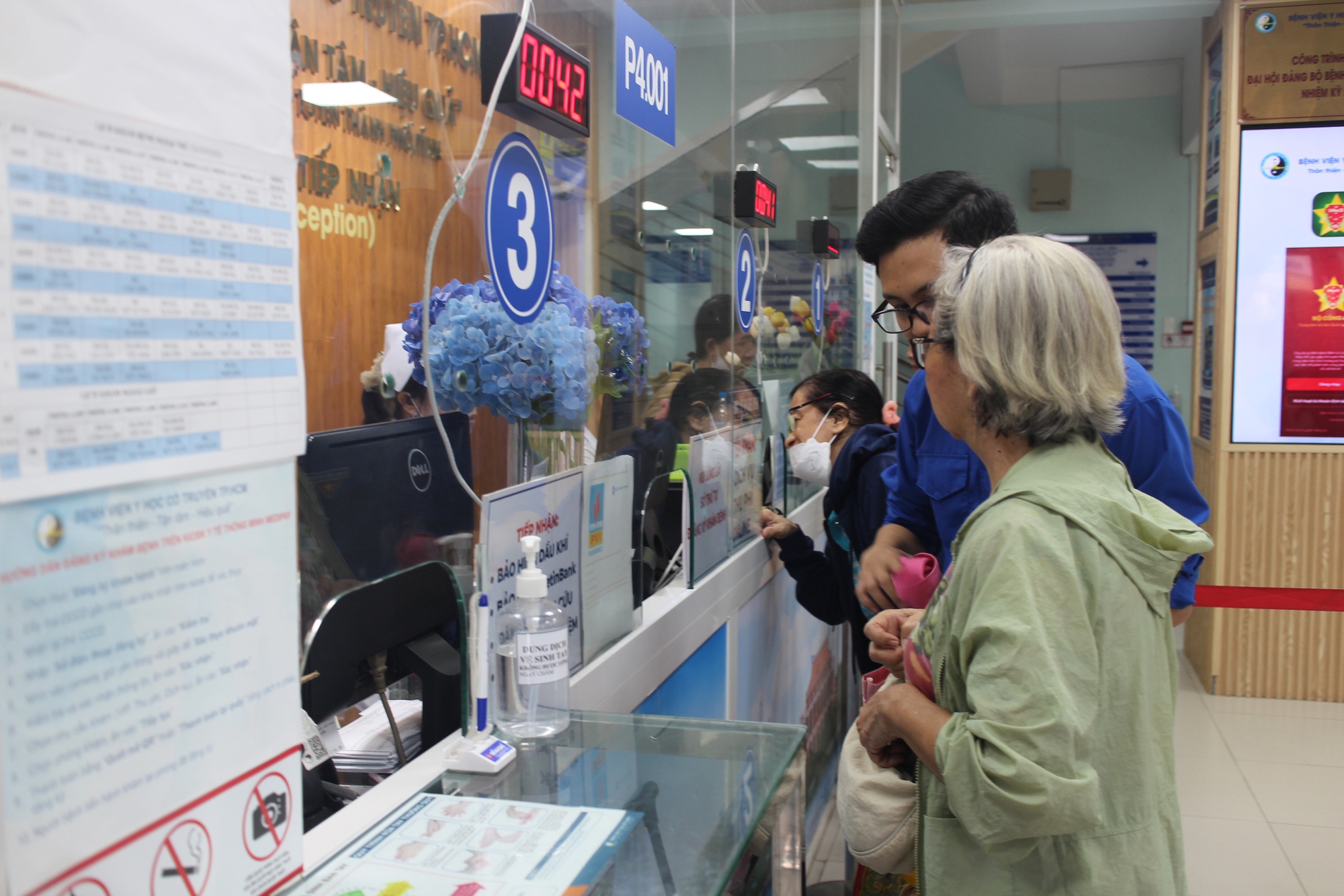 Kh&aacute;m chữa bệnh BHYT năm 2026: Thủ tục mới nhất người d&acirc;n cần biết - Ảnh 4.