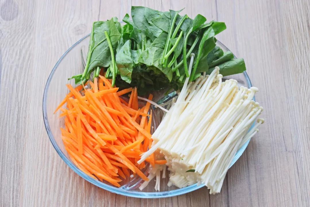 Hãy thưởng thức món rau này khi còn kịp trong tháng Ba: Nguyên liệu rẻ, quen thuộc mà ăn ngon miệng hơn cả món thịt - Ảnh 2.