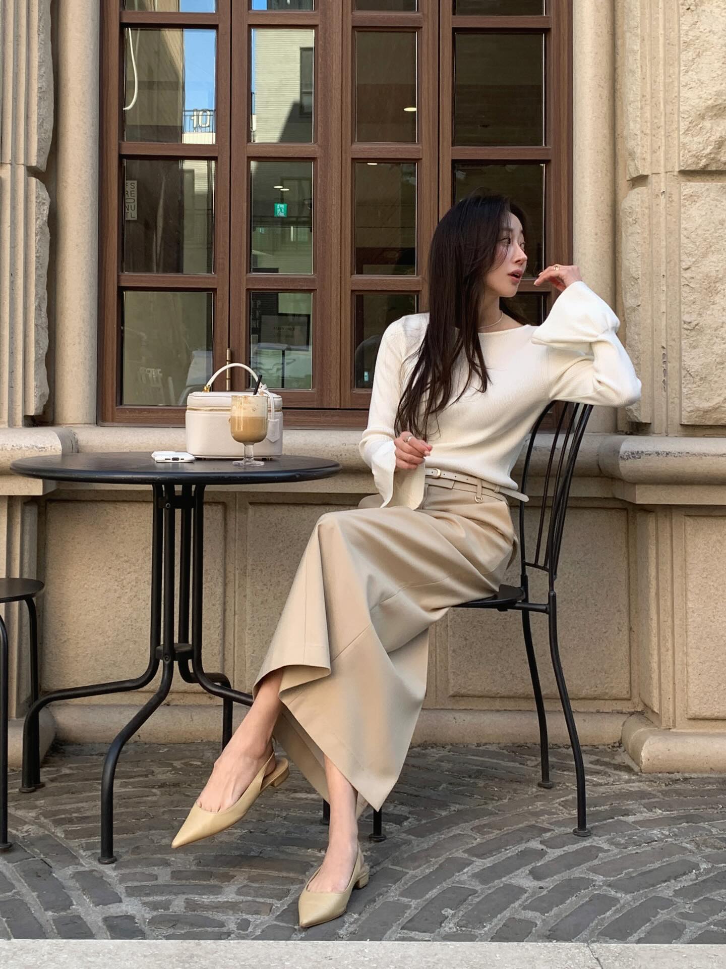 Bí quyết kéo dài chân cho phái đẹp: 4 Mẫu giày không thể thiếu trong tủ đồ - Ảnh 3. Bí quyết kéo dài chân cho phái đẹp: 4 Mẫu giày không thể thiếu trong tủ đồ - Ảnh 3.