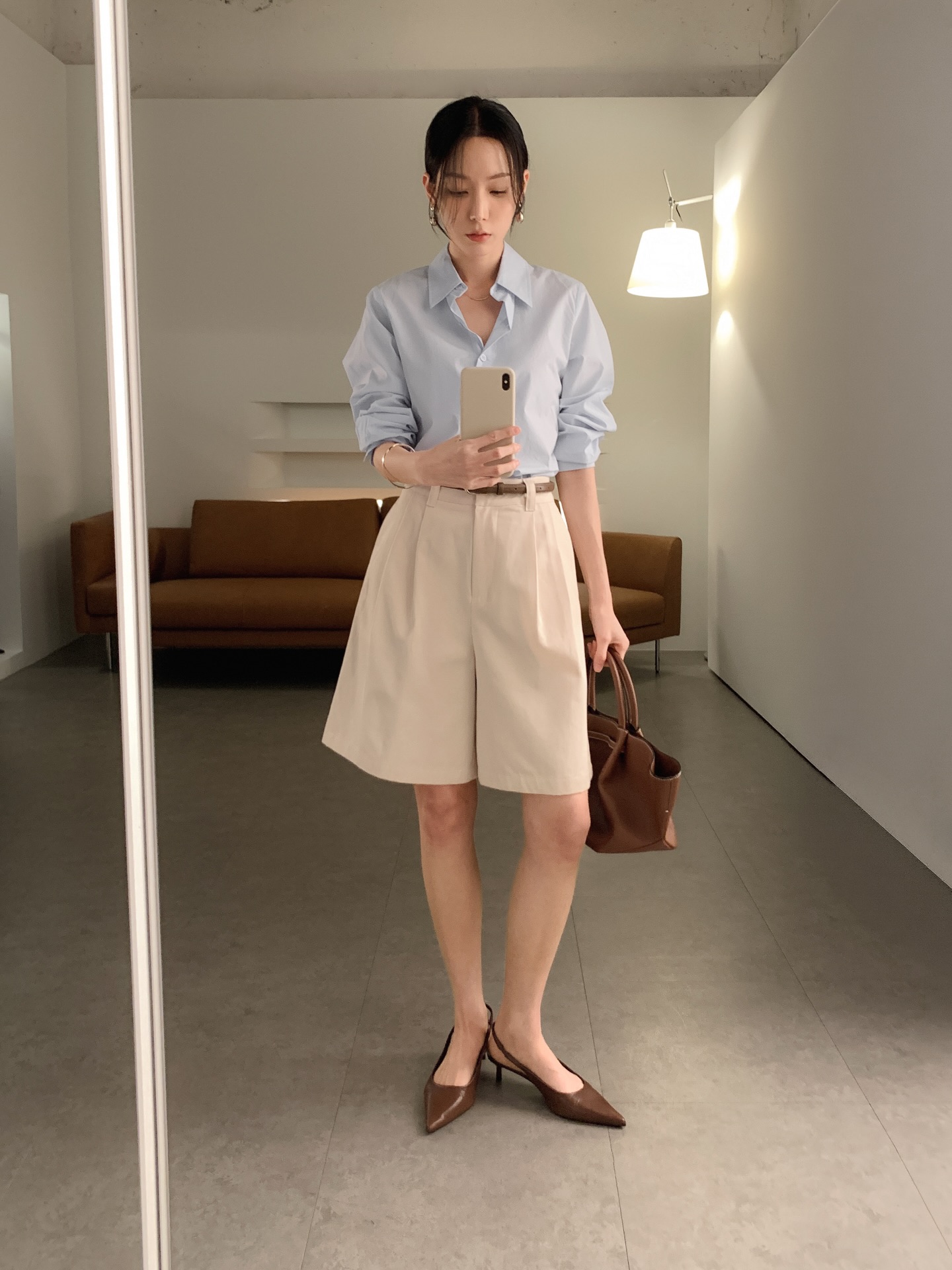 Bí quyết kéo dài chân cho phái đẹp: 4 Mẫu giày không thể thiếu trong tủ đồ - Ảnh 6. Bí quyết kéo dài chân cho phái đẹp: 4 Mẫu giày không thể thiếu trong tủ đồ - Ảnh 6.