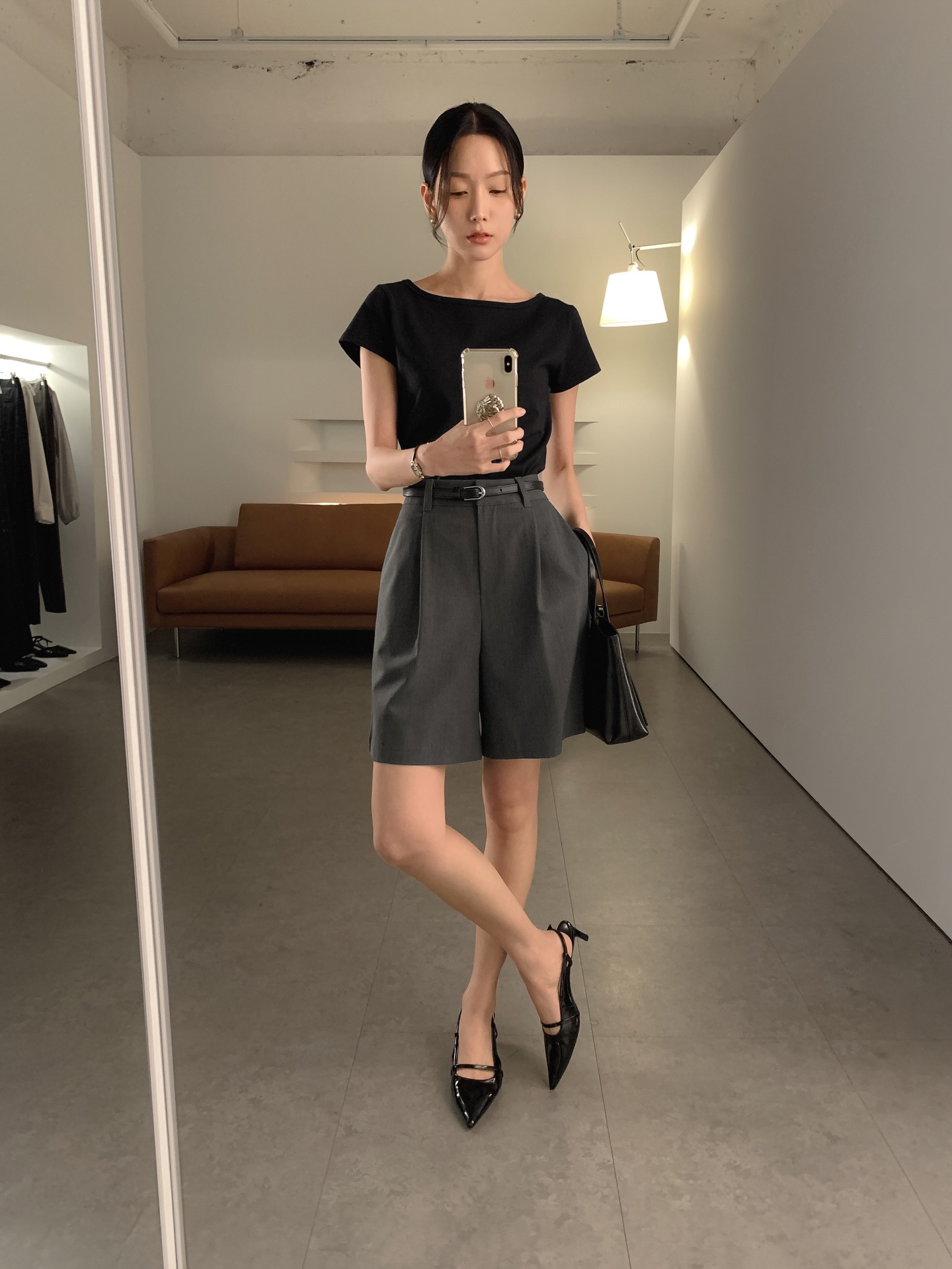 Bí quyết kéo dài chân cho phái đẹp: 4 Mẫu giày không thể thiếu trong tủ đồ - Ảnh 5. Bí quyết kéo dài chân cho phái đẹp: 4 Mẫu giày không thể thiếu trong tủ đồ - Ảnh 5.