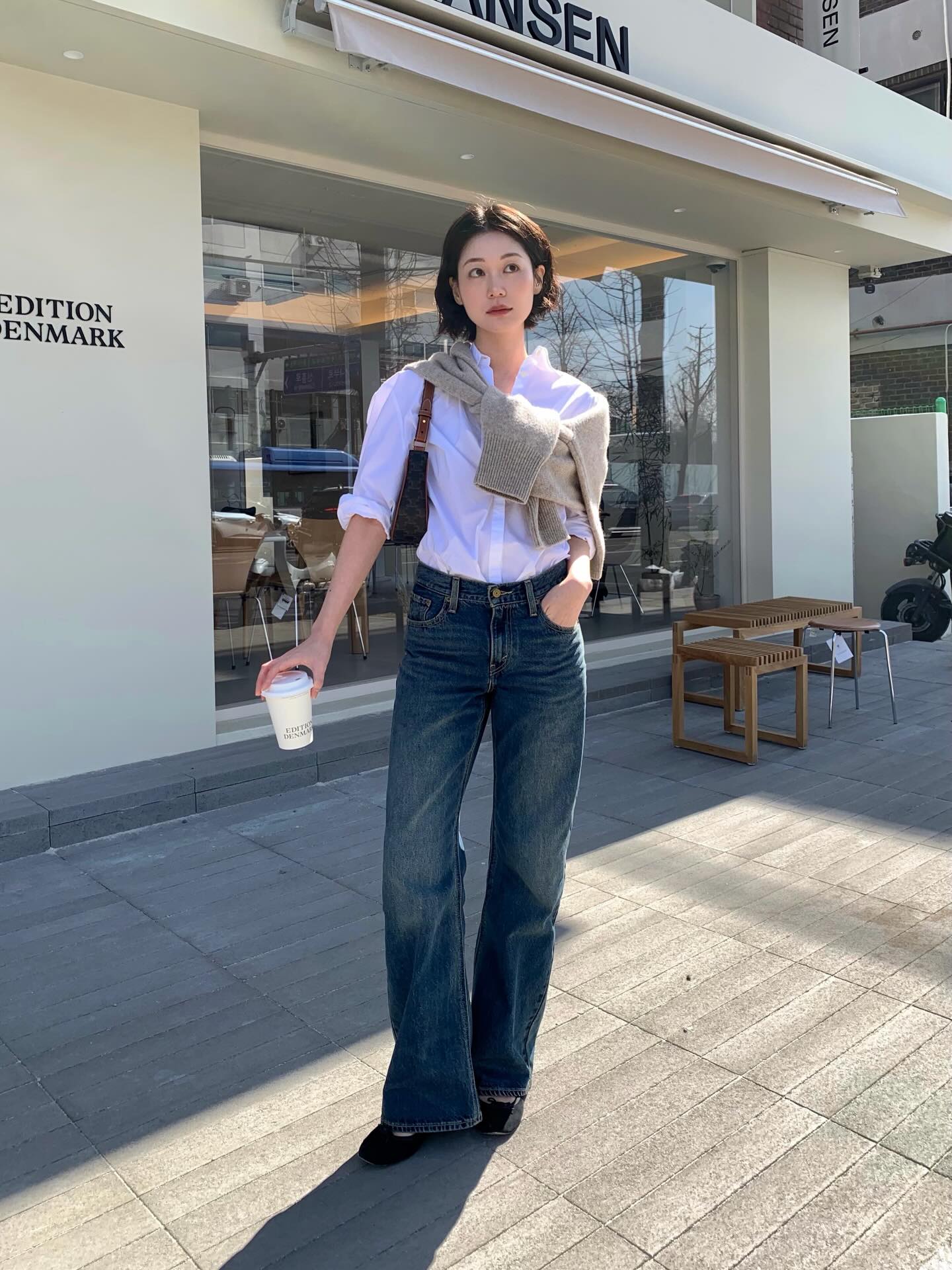 4 Cách phối đồ áo sơ mi và quần ống rộng trẻ trung , thanh lịch mùa hè 2026 - Ảnh 7. 4 Cách phối đồ áo sơ mi và quần ống rộng trẻ trung , thanh lịch mùa hè 2026 - Ảnh 7.